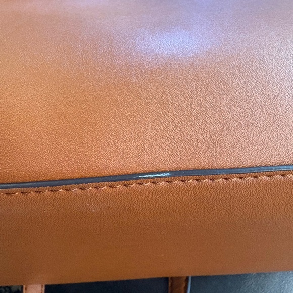 GUESS tan bag 💼 - Picture 9 of 9